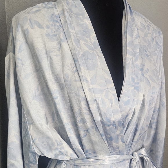 Vintage Morgan Taylor Chantilly Blue Floral Robe Size Large - Picture 2 of 7